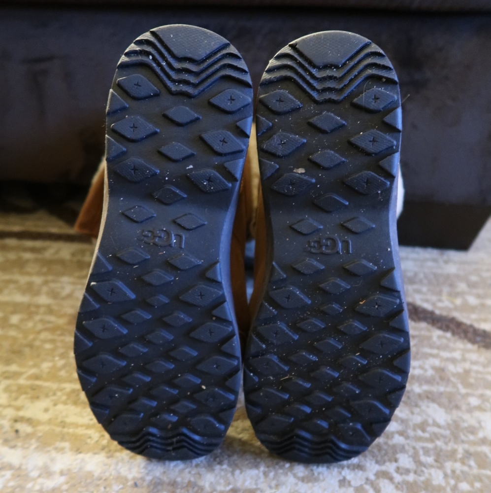 Size 8 tall ugg Adirondack boots - Picture 3 of 6